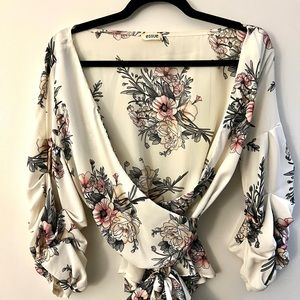 Vici Collection floral print surplice v neck long sleeve top. Size small.